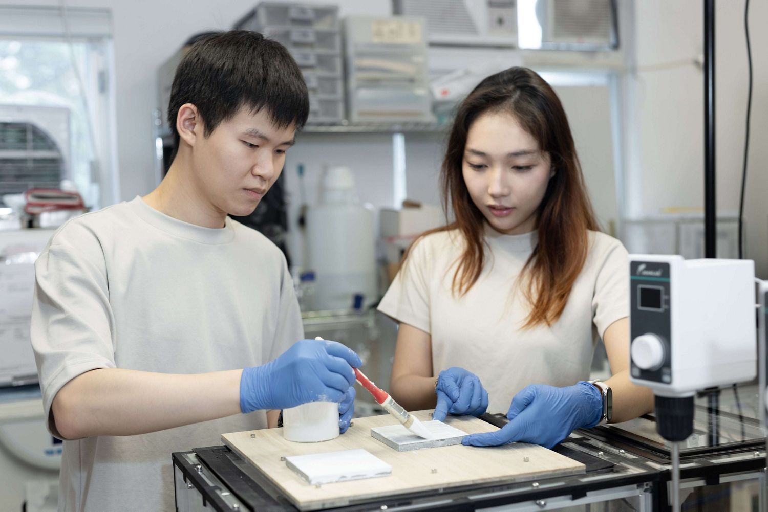 Ronaldo y Jovial han ideado una manera inteligente de convertir los residuos en algo mucho más valioso